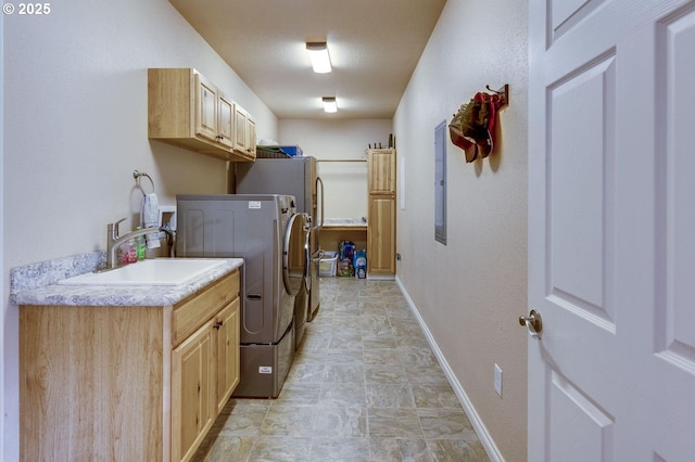191 SW 67th St, Redmond, OR 97756 - clothes washing area featuring a sink, baseboards, washing machine and dryer, and cabinet space