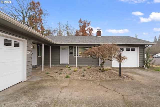 view of front facade featuring a garage