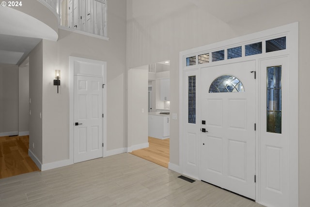 foyer entrance featuring a high ceiling