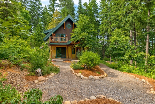 view of front of property with a balcony