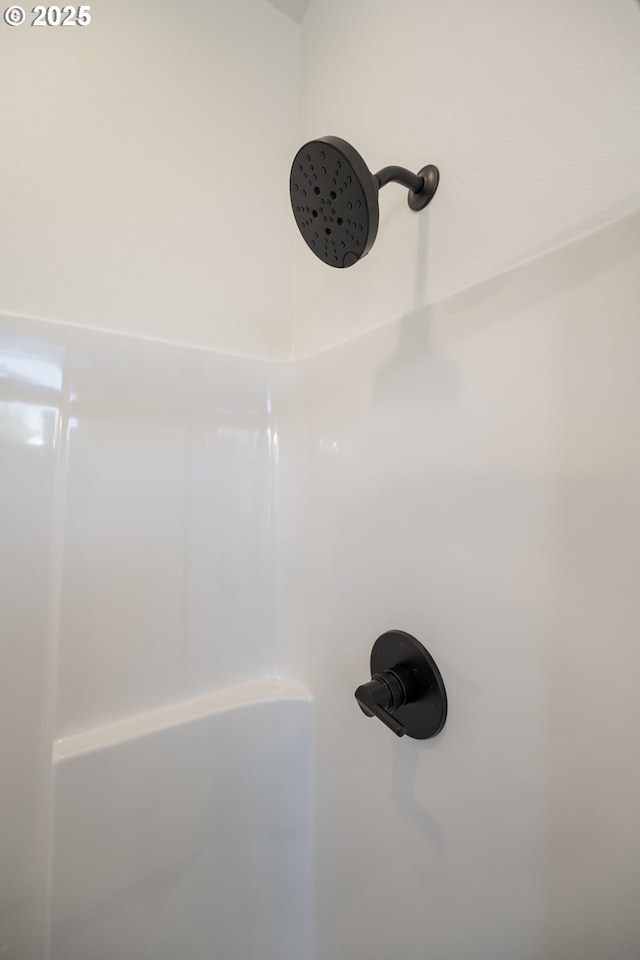3727 N Michigan Ave, Portland, OR 97227 - bathroom view of a shower