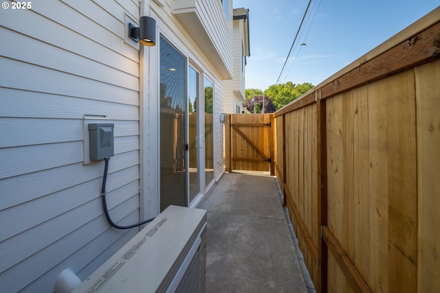 3727 N Michigan Ave, Portland, OR 97227 - view of patio featuring a gate