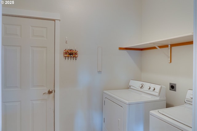 washroom featuring washing machine and clothes dryer