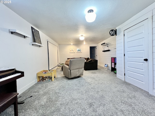 1082 E Highland Ave, Hermiston, OR 97838 - living area featuring a textured ceiling, carpet, baseboards, and wood walls