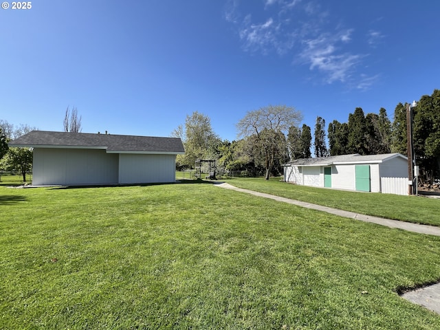 1082 E Highland Ave, Hermiston, OR 97838 - view of green lawn with an outbuilding