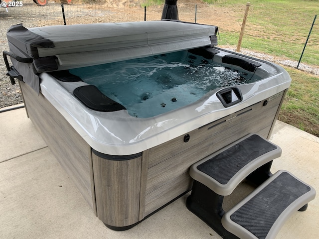 24945 Oak Ln, Elmira, OR 97437 - exterior view of a hot tub
