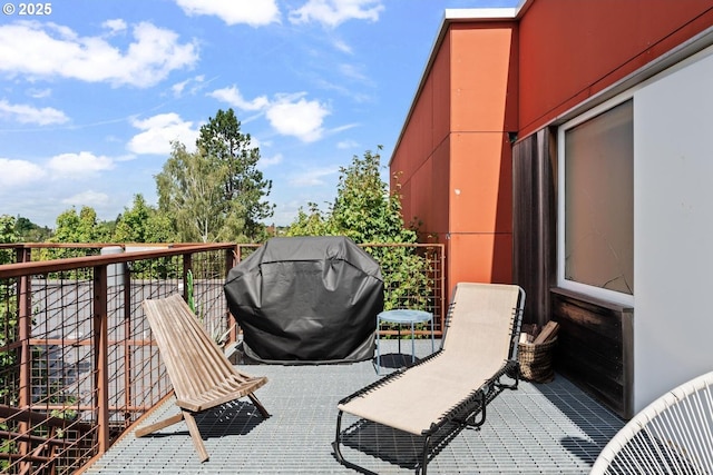 balcony featuring a grill