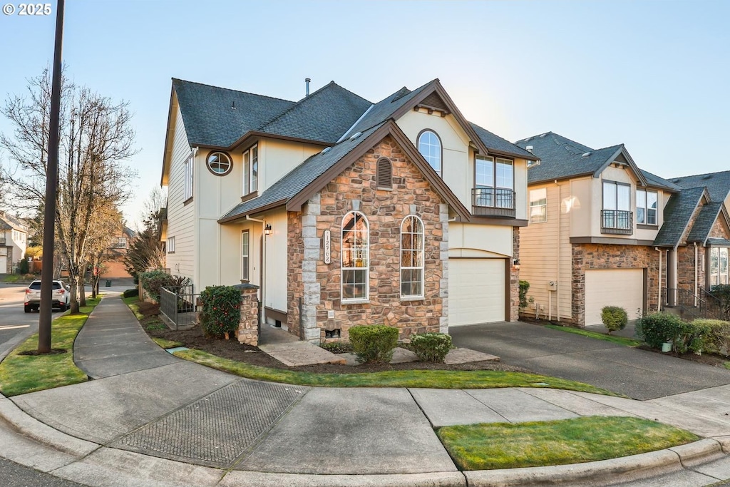 view of front of property featuring a garage