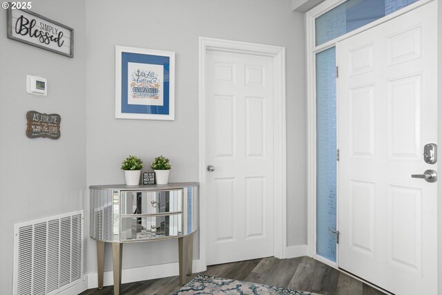 entryway with visible vents, dark wood-style flooring, and baseboards