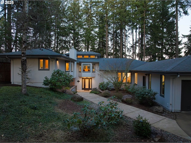 view of front facade featuring a garage