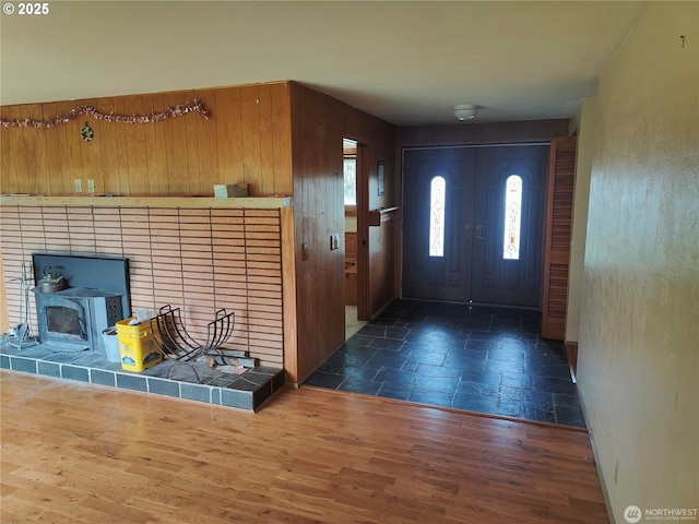 3420 Prill Rd, Centralia, WA 98531 - foyer entrance with wood finished floors and a wood stove