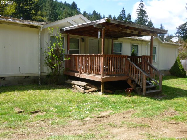 exterior space with a yard