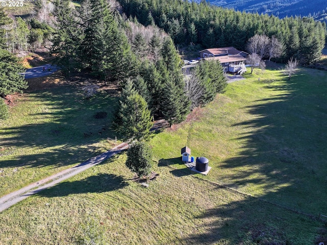 bird's eye view featuring a wooded view