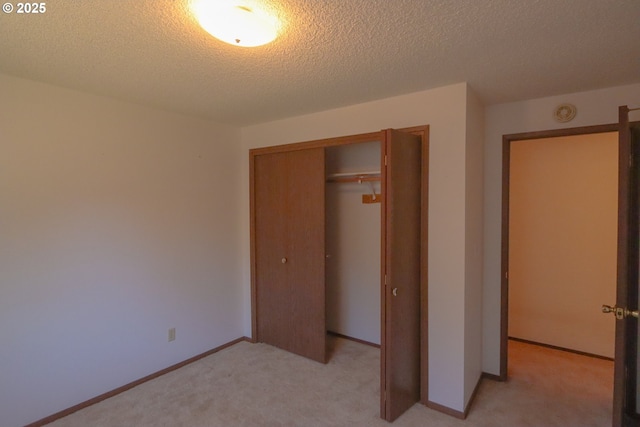 825 Seabreeze Ter, Coos Bay, OR 97420 - unfurnished bedroom featuring a closet, a textured ceiling, and light colored carpet