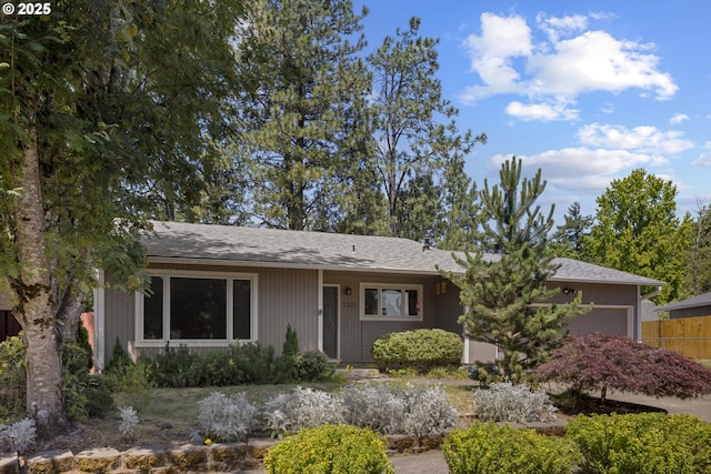 2301 SW 22nd St, Troutdale, OR 97060 - ranch-style house featuring a garage