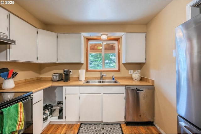 1145 Newport Ave SW, Bandon, OR 97411 - kitchen featuring stainless steel appliances, light countertops, and light wood finished floors