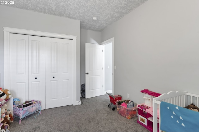 carpeted bedroom featuring a closet and a textured ceiling