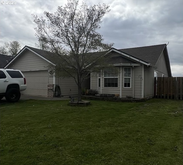 516 Pegasus Ct, Molalla, OR 97038 - ranch-style home with a garage and a shingled roof
