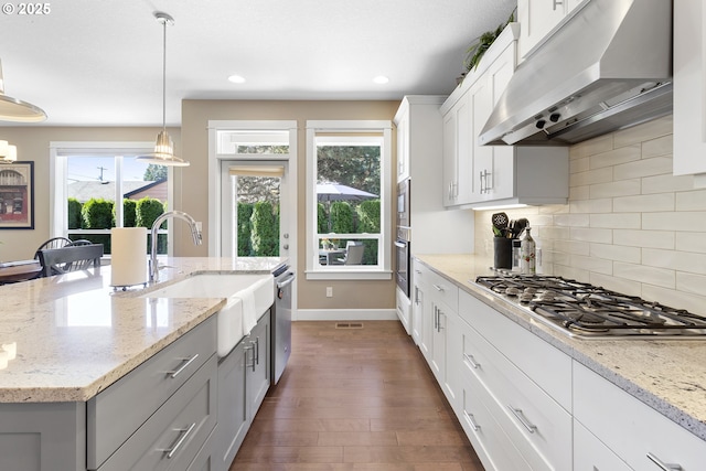 14206 SE Woodside Ave, Milwaukie, OR 97267 - kitchen featuring exhaust hood, appliances with stainless steel finishes, a sink, tasteful backsplash, and baseboards