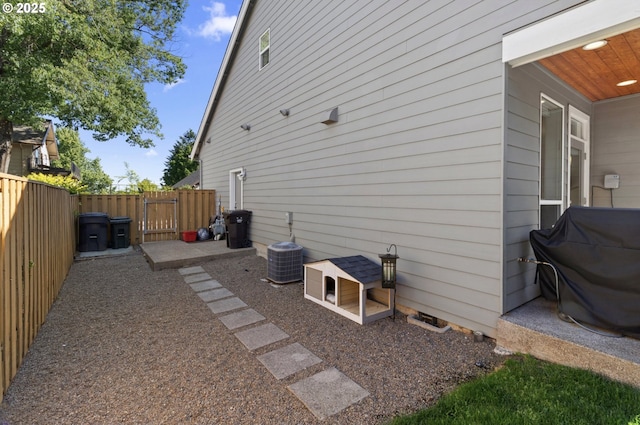 14206 SE Woodside Ave, Milwaukie, OR 97267 - view of side of home with a gate