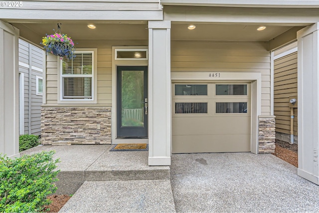 4451 SE Hardwood Ln, Hillsboro, OR 97123 - entrance to property with stone siding