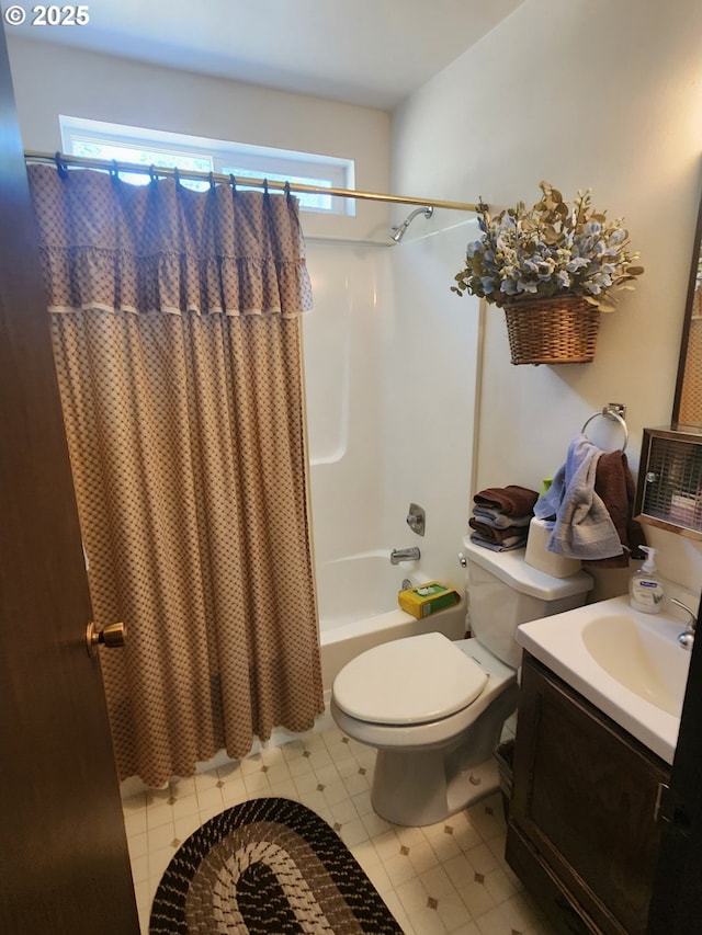1386 Richardson Rd, Myrtle Creek, OR 97457 - bathroom with shower / tub combo with curtain, vanity, and toilet