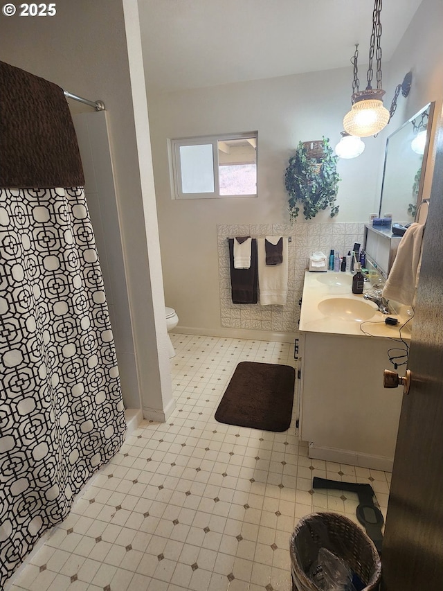 1386 Richardson Rd, Myrtle Creek, OR 97457 - full bath featuring toilet, vanity, tile patterned floors, and a shower
