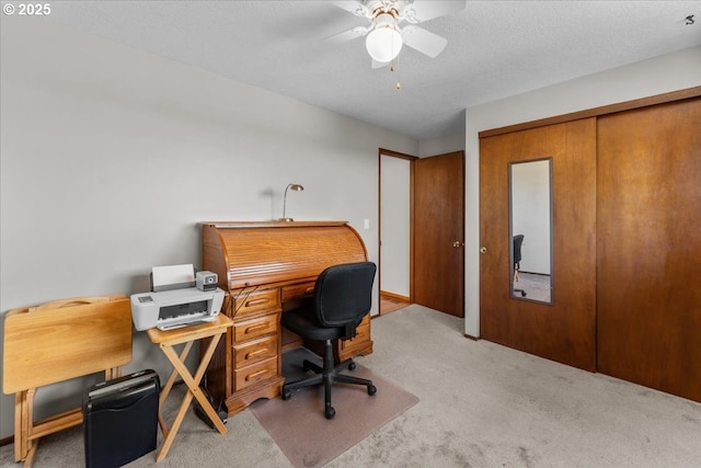 13807 NE Klickitat Ct, Portland, OR 97230 - carpeted home office with a ceiling fan