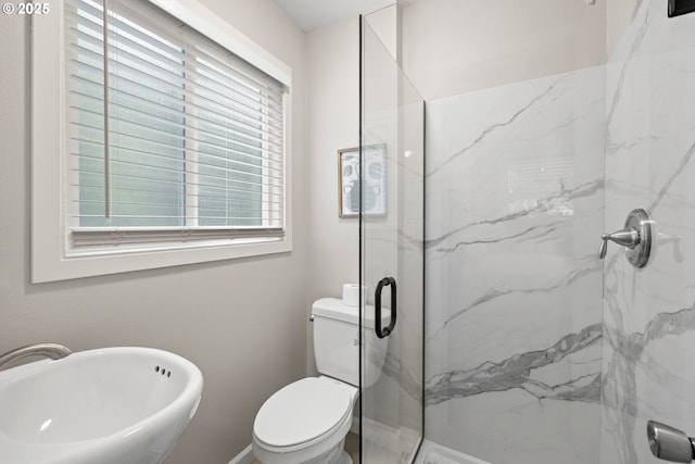 6401 Mcewan Rd, Lake Oswego, OR 97035 - full bath with a marble finish shower, a sink, toilet, and baseboards