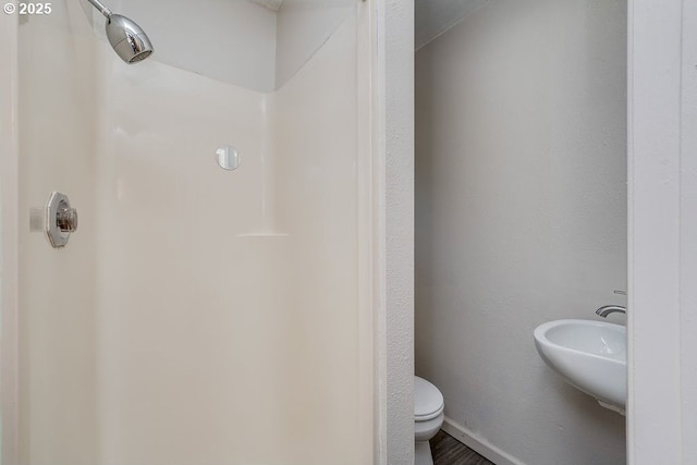 bathroom featuring sink and toilet