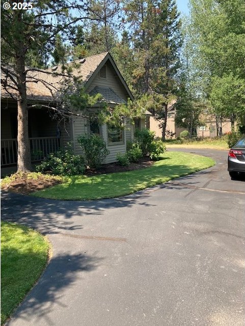 exterior space featuring a lawn