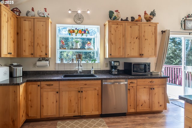 1260 Ireland Rd, Winston, OR 97496 - kitchen featuring stainless steel appliances, dark countertops, light brown cabinets, a sink, and light wood-type flooring
