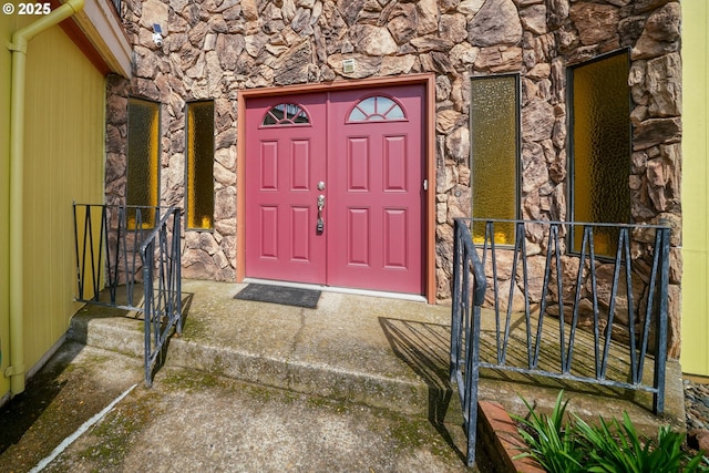 3457 Champlain Ct, Salem, OR 97304 - entrance to property featuring stone siding
