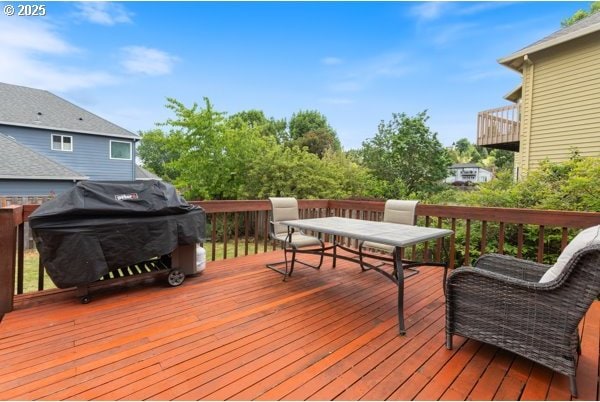 15395 SW Emerald St, Beaverton, OR 97007 - deck with outdoor dining space and grilling area