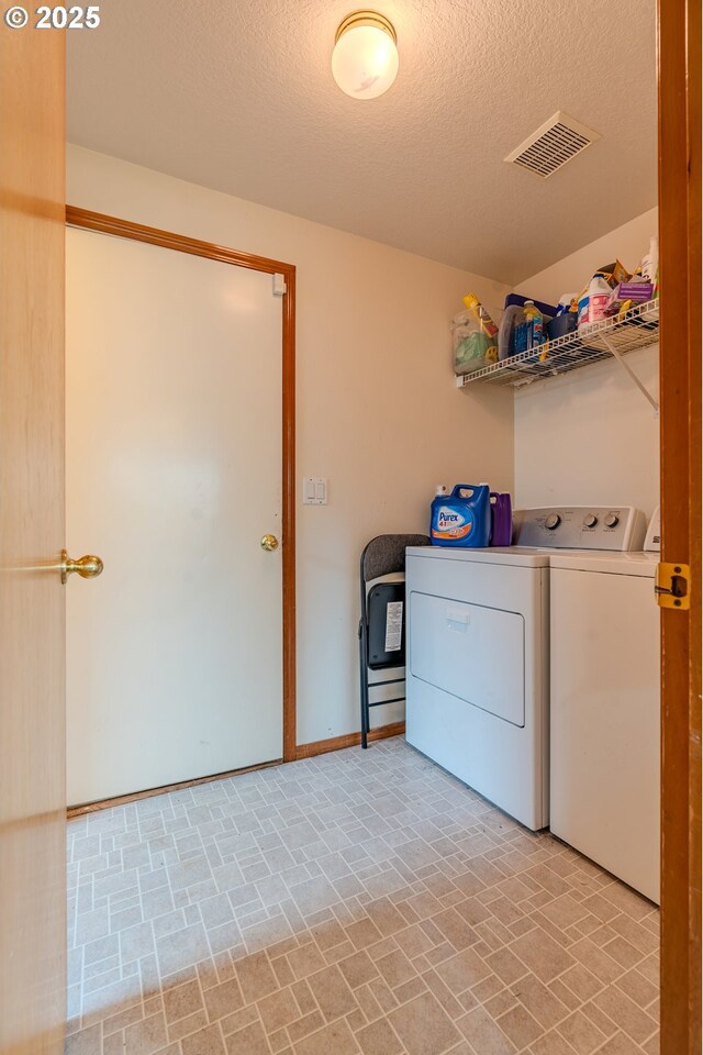 428 SE 11th Cir, Troutdale, OR 97060 - laundry room featuring washer and dryer and a textured ceiling