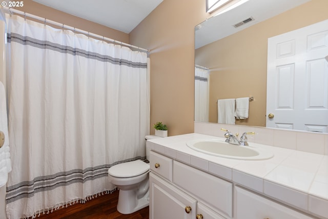 full bath with vanity, a shower with shower curtain, wood finished floors, visible vents, and toilet