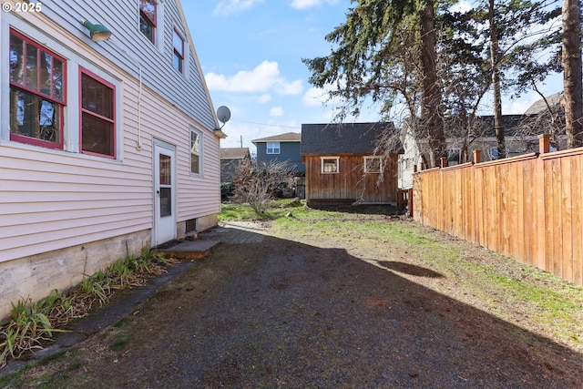 view of yard with a storage shed