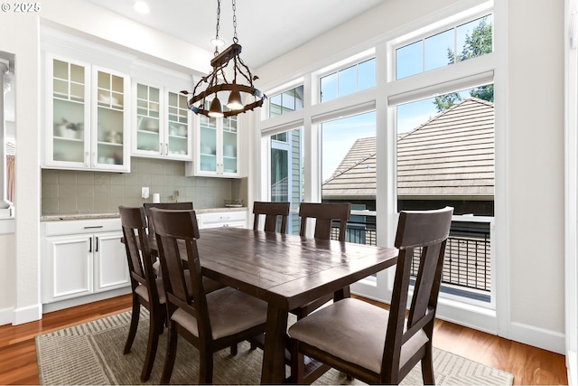 dining room featuring light wood-style flooring, a chandelier, baseboards, and recessed lighting