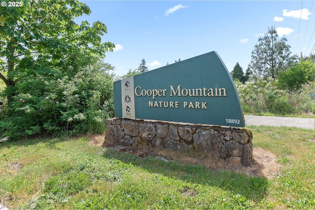 view of community / neighborhood sign