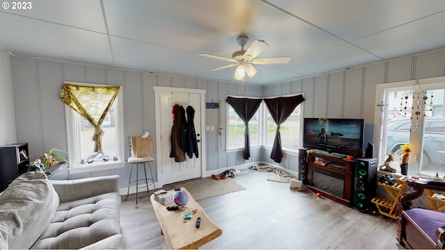 living room featuring ceiling fan and light hardwood / wood-style floors