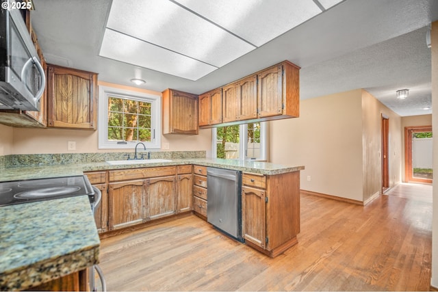 5807 NE 152nd Ave, Vancouver, WA 98682 - kitchen with stainless steel appliances, light wood-type flooring, a peninsula, light countertops, and a textured ceiling
