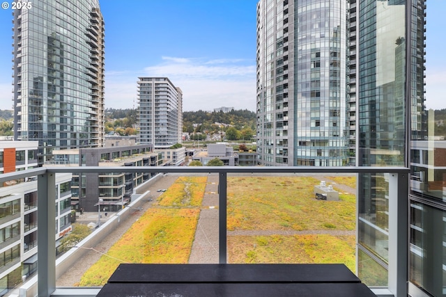 841 S Gaines St Unit 714, Portland, OR 97239 - balcony featuring a view of city