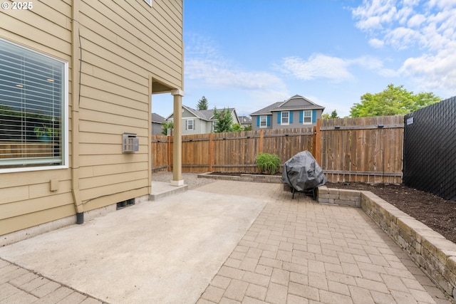 813 NW 1st Ave, Canby, OR 97013 - fenced backyard with a patio area