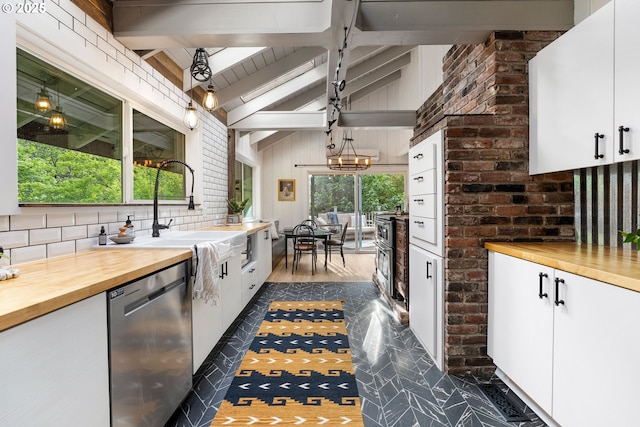 988 Savage Creek Rd, Grants Pass, OR 97527 - view of patio / terrace with an outdoor kitchen and a sink