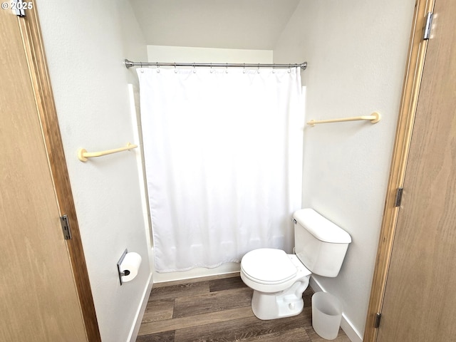 80393 Zimmer Ln, Hermiston, OR 97838 - full bath with wood finished floors, toilet, baseboards, and shower / bath combination with curtain