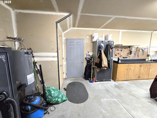 80393 Zimmer Ln, Hermiston, OR 97838 - garage with water heater and a workshop area
