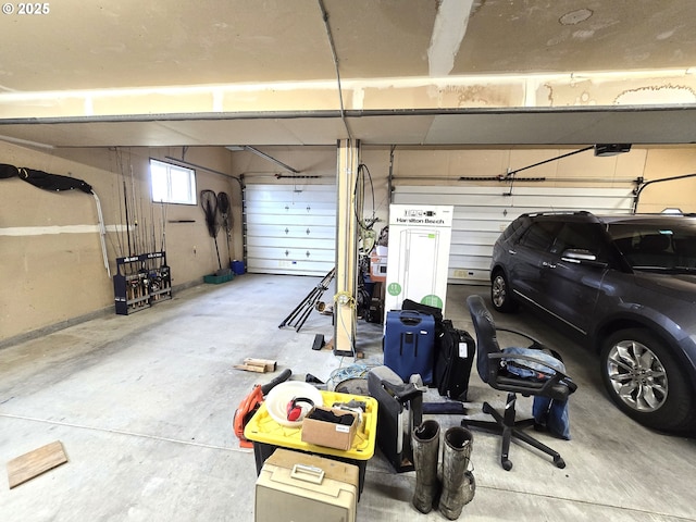 80393 Zimmer Ln, Hermiston, OR 97838 - garage with a garage door opener
