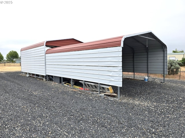 80393 Zimmer Ln, Hermiston, OR 97838 - view of outdoor structure with a carport and driveway