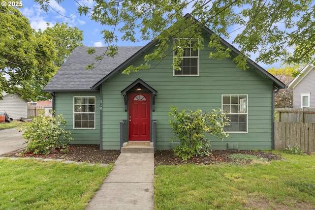 518 S Meridian St, Newberg, OR 97132 - bungalow-style house with a shingled roof