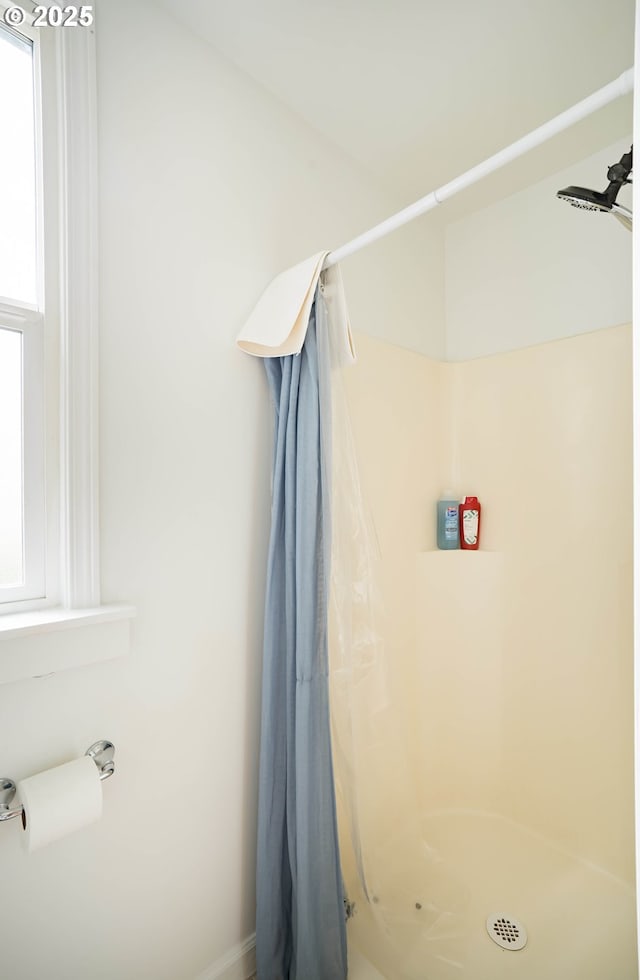 bathroom featuring a healthy amount of sunlight and curtained shower